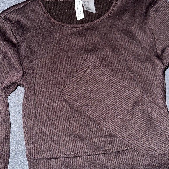 H&M Divided Long Sleeve - Picture 3 of 4